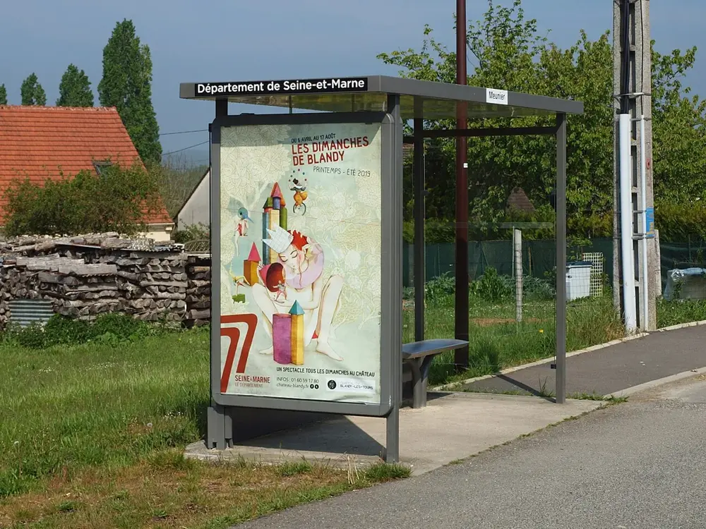 Chalmaison-FR-77-abribus
