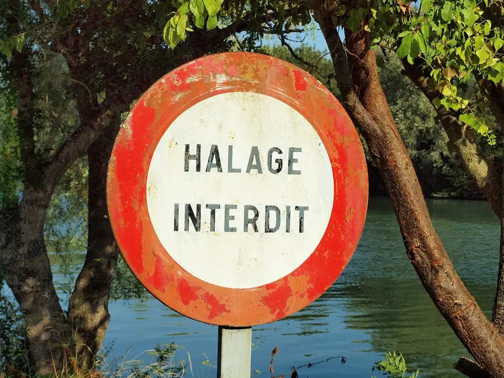 La Tombe-FR-77-halage interdit