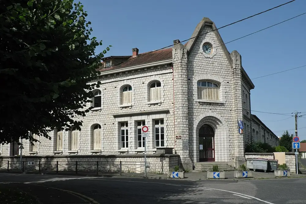 Champagne-sur-Seine Groupe scolaire 379