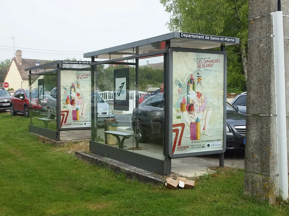 Vimpelles-FR-77-abribus