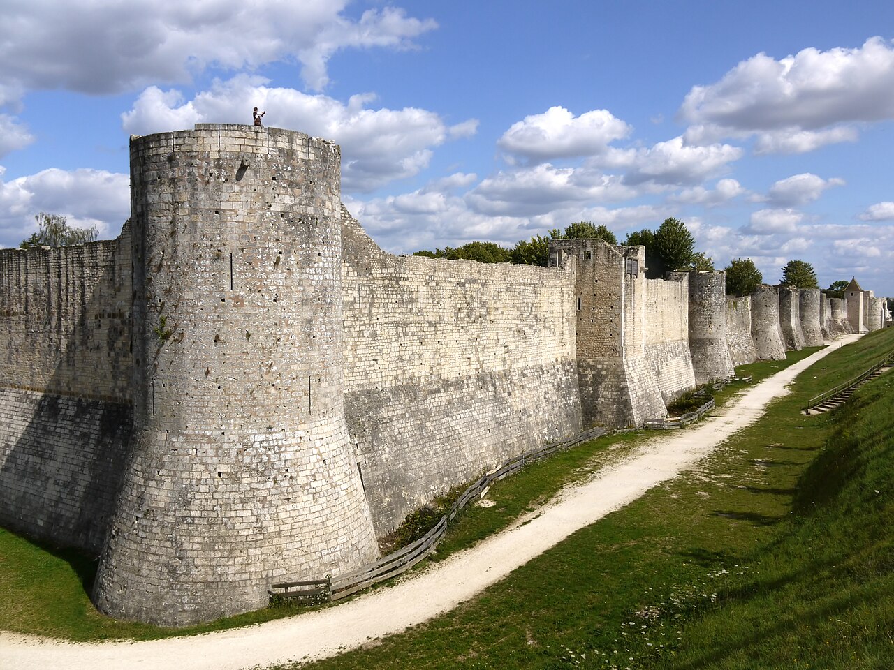 Que visiter autour de Sognolles-en-Montois : villages et patrimoine du Montois